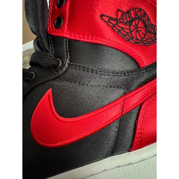 Nike Air Jordan 1 Retro High OG Satin Bred Sneakers Women's 11.5 / Men's 9.5 - Picture 2 of 9